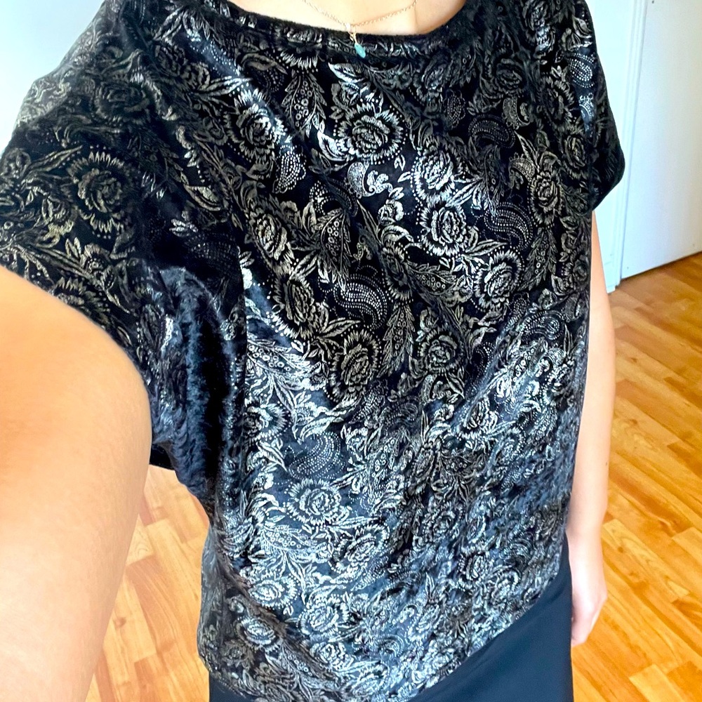 Vintage Velvet Black/Gold Shiny Short Sleeve Top